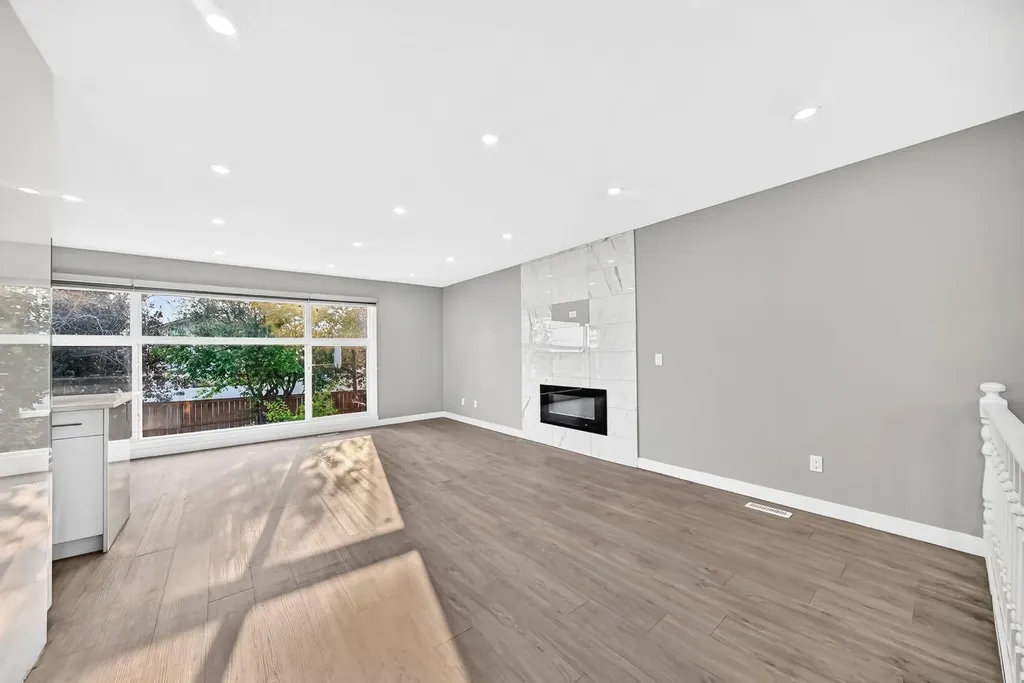 2703 60 Street NE Calgary AB T1Y 2G6