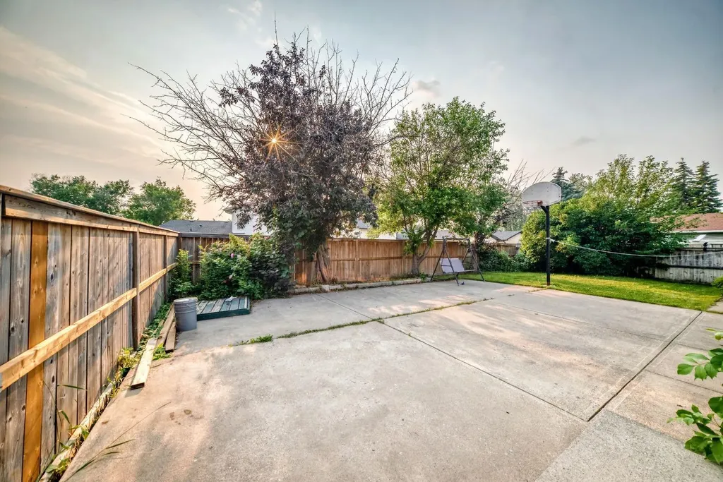 2703 60 Street NE Calgary AB T1Y 2G6