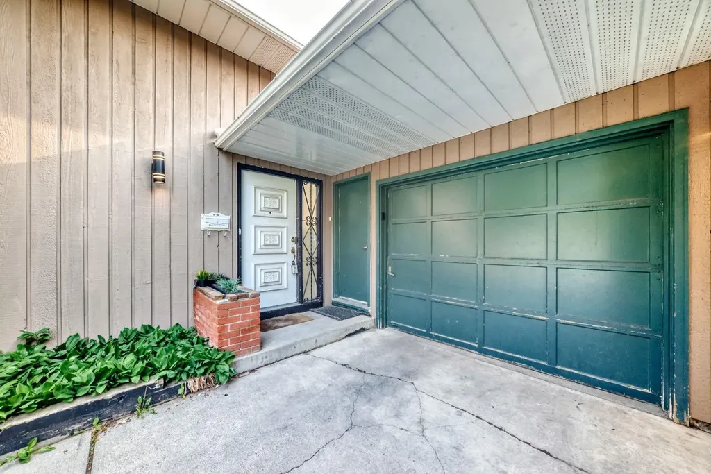 2703 60 Street NE Calgary AB T1Y 2G6