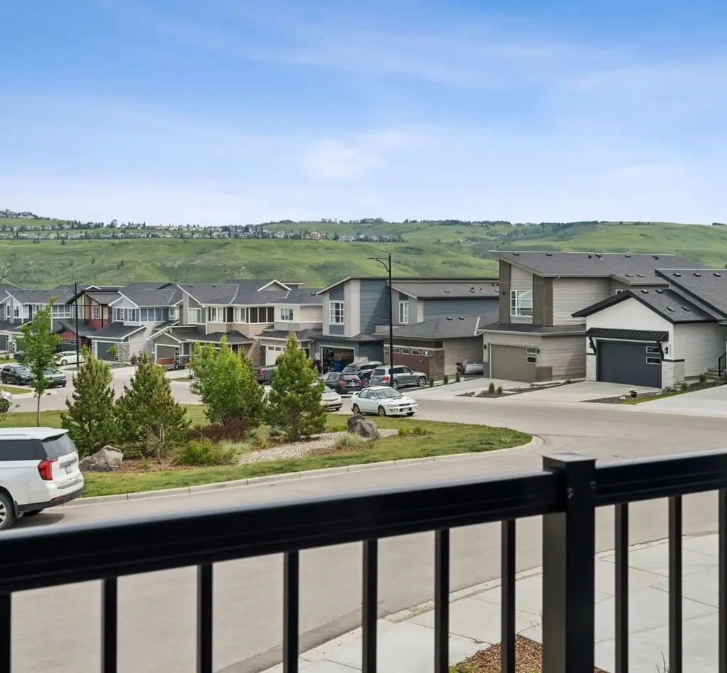 205 Precedence View Cochrane AB T4C 2W8