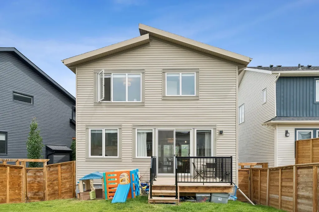 205 Precedence View Cochrane AB T4C 2W8