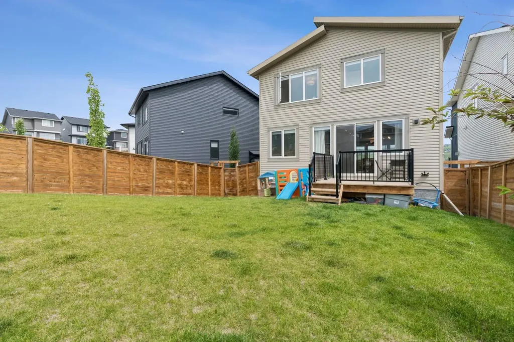 205 Precedence View Cochrane AB T4C 2W8
