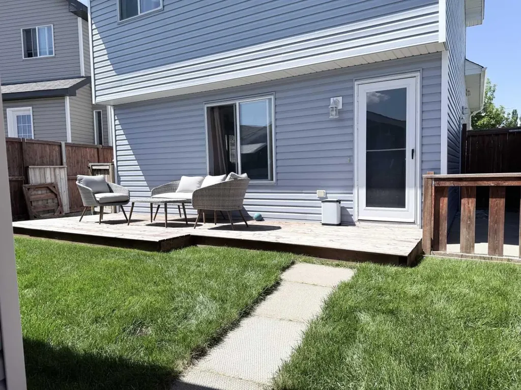 138 Bridleridge Way SW Calgary AB T2Y4K8