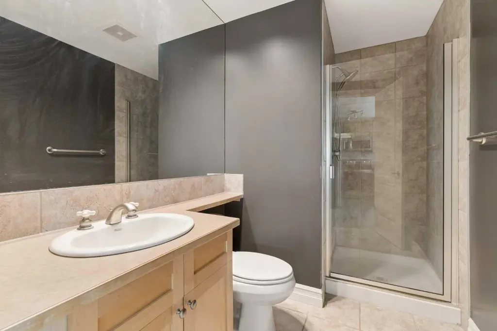 836 15 Avenue SW Calgary AB T2R1S2
