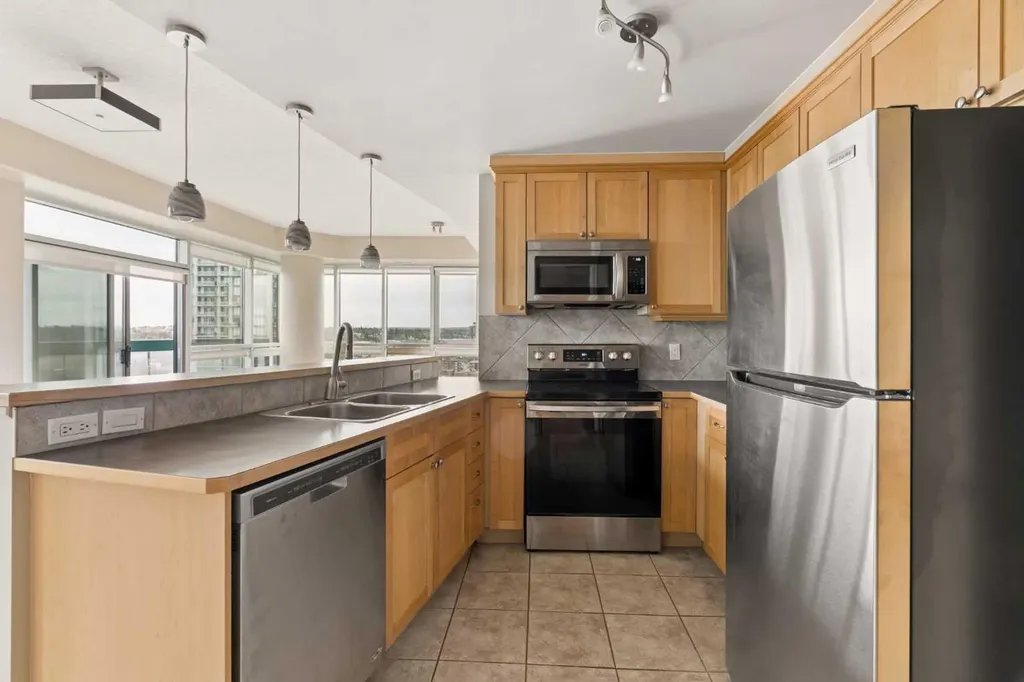 836 15 Avenue SW Calgary AB T2R1S2