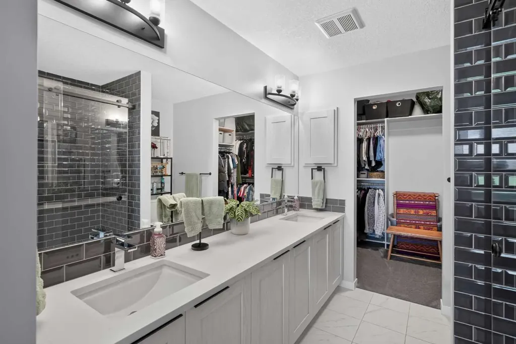 19489 Main Street SE Calgary AB T3M 3J3