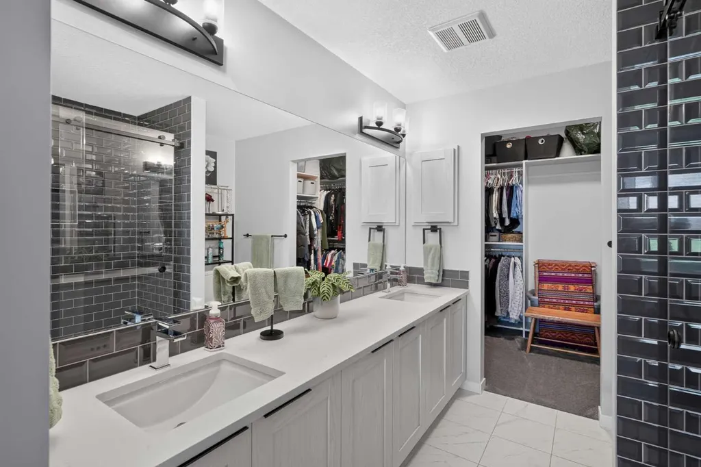 19489 Main Street SE Calgary AB T3M 3J3