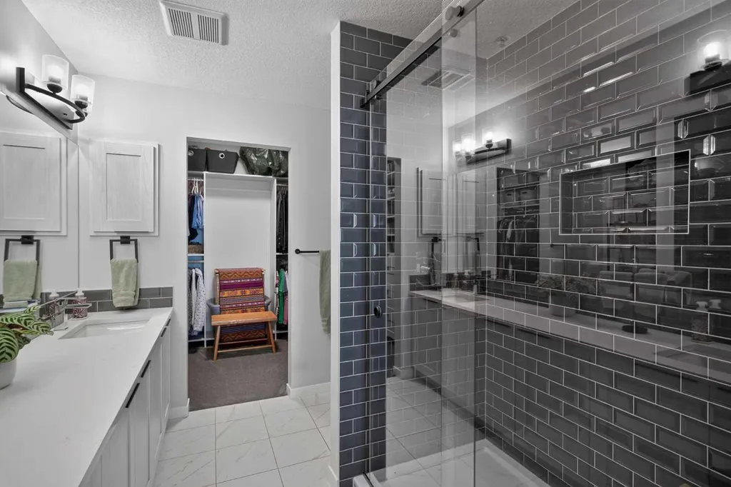 19489 Main Street SE Calgary AB T3M 3J3