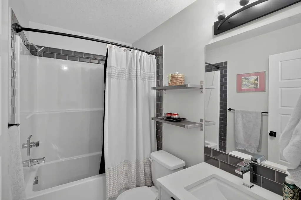 19489 Main Street SE Calgary AB T3M 3J3