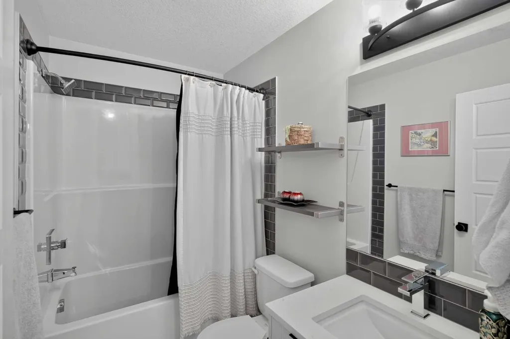 19489 Main Street SE Calgary AB T3M 3J3