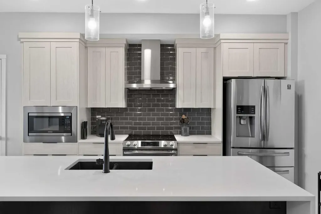 19489 Main Street SE Calgary AB T3M 3J3