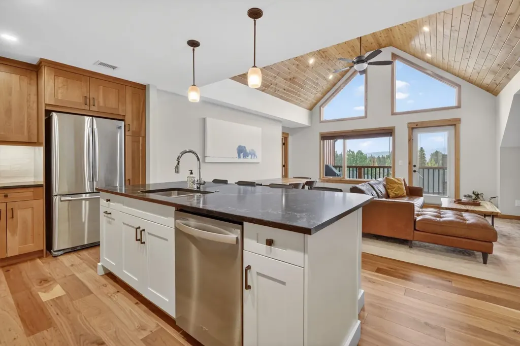 707 Spring Creek Drive Canmore AB T1W 0C5