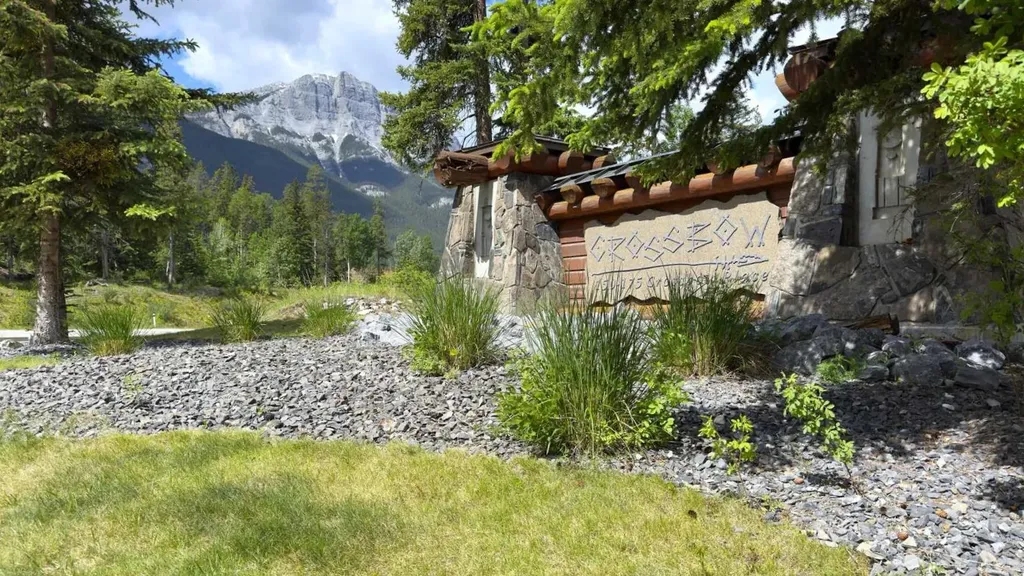 175 Crossbow Place Canmore AB T1W 3H7