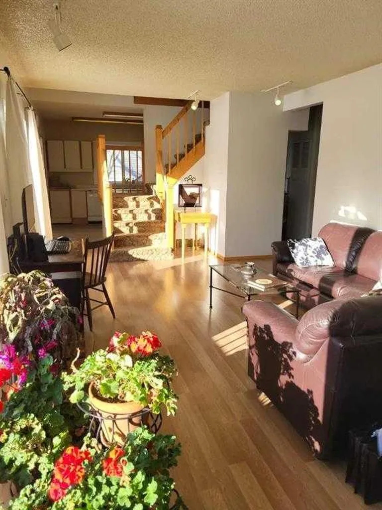 301 1st Avenue N Coutts AB T0K 0N0
