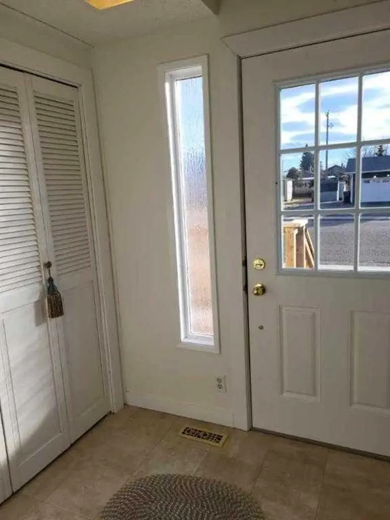 301 1st Avenue N Coutts AB T0K 0N0