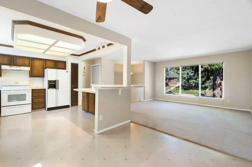 427 Queensland Road SE Calgary AB T2J 3S5