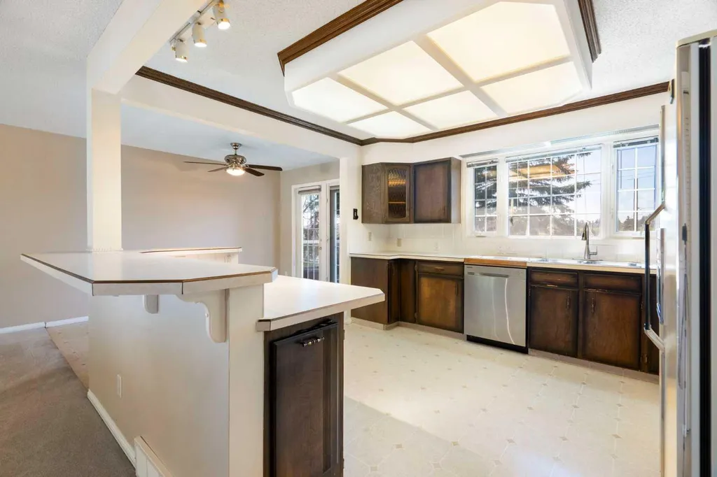 427 Queensland Road SE Calgary AB T2J 3S5
