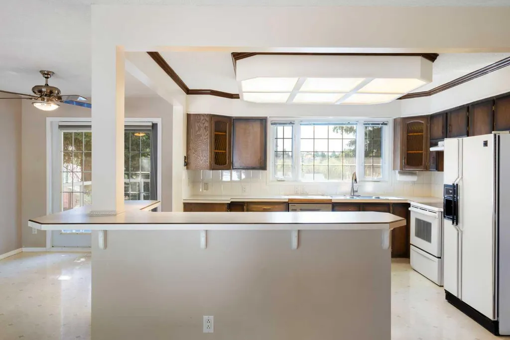 427 Queensland Road SE Calgary AB T2J 3S5