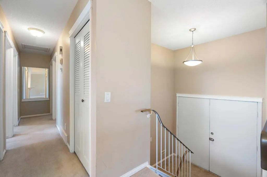 427 Queensland Road SE Calgary AB T2J 3S5