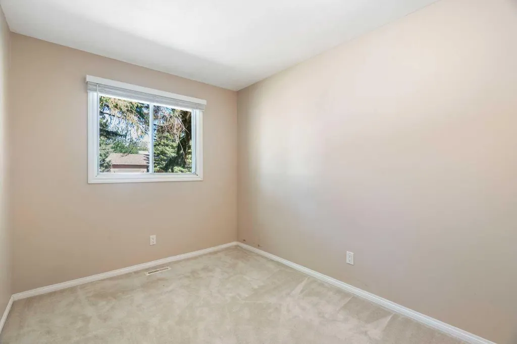 427 Queensland Road SE Calgary AB T2J 3S5
