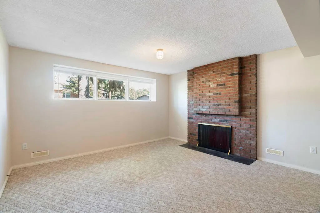 427 Queensland Road SE Calgary AB T2J 3S5