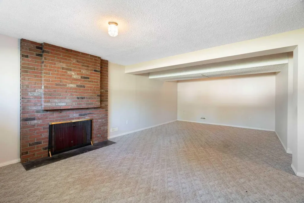 427 Queensland Road SE Calgary AB T2J 3S5