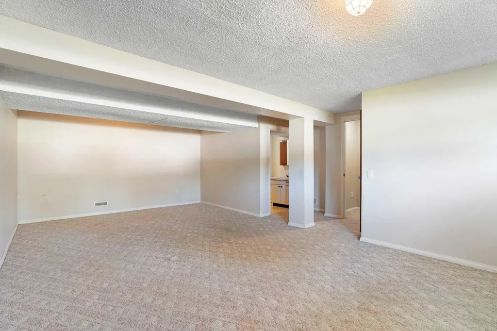 427 Queensland Road SE Calgary AB T2J 3S5