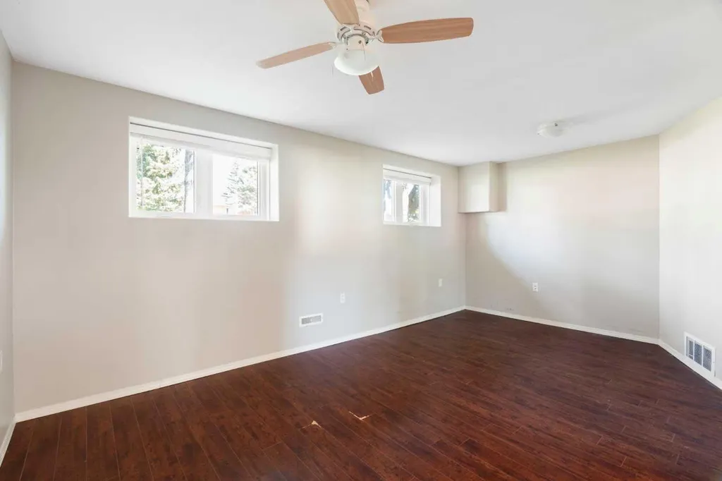 427 Queensland Road SE Calgary AB T2J 3S5