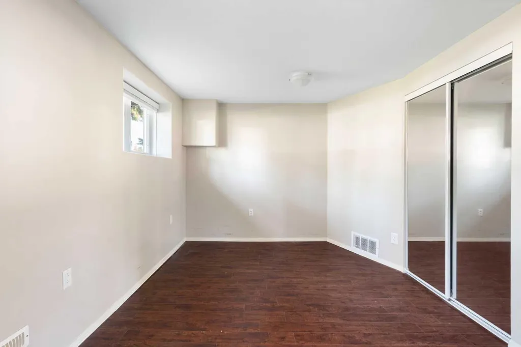 427 Queensland Road SE Calgary AB T2J 3S5
