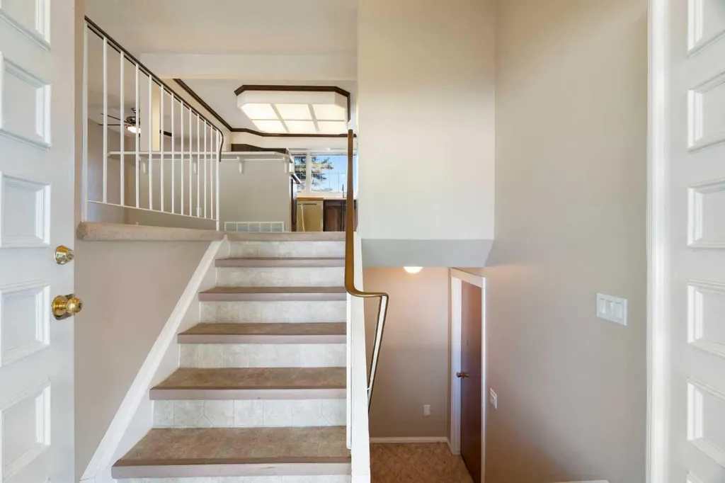 427 Queensland Road SE Calgary AB T2J 3S5