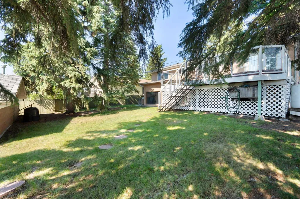 427 Queensland Road SE Calgary AB T2J 3S5