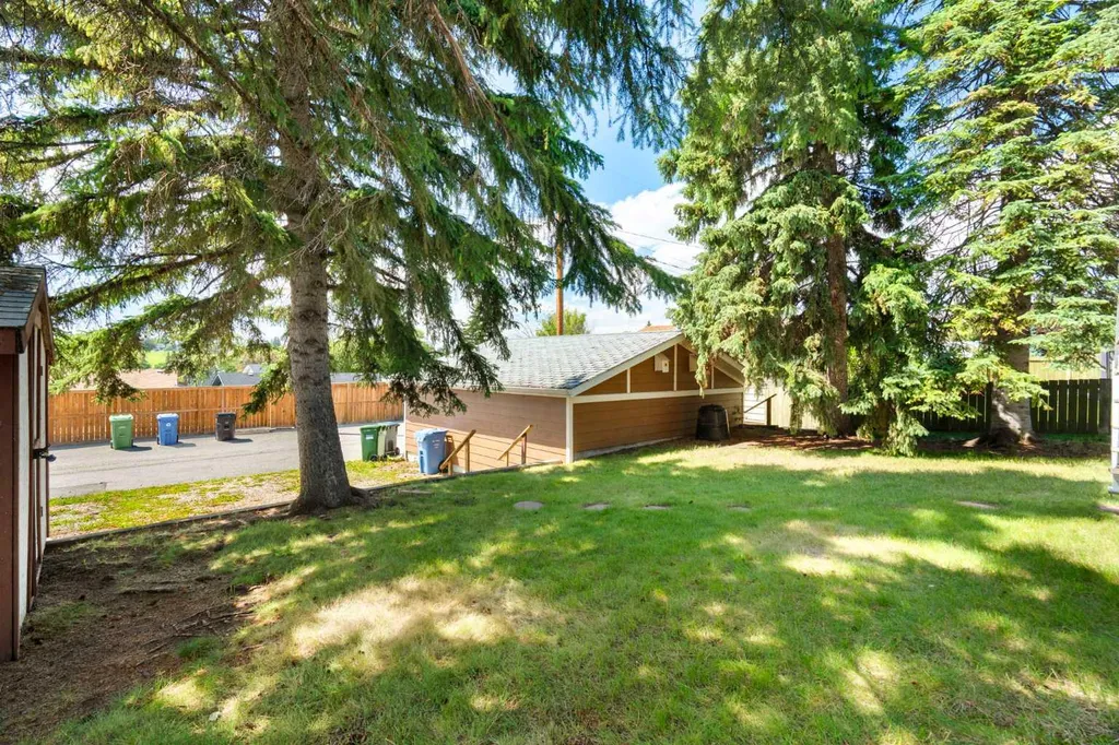 427 Queensland Road SE Calgary AB T2J 3S5