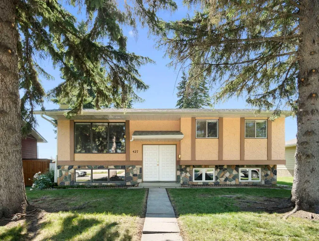 427 Queensland Road SE Calgary AB T2J 3S5