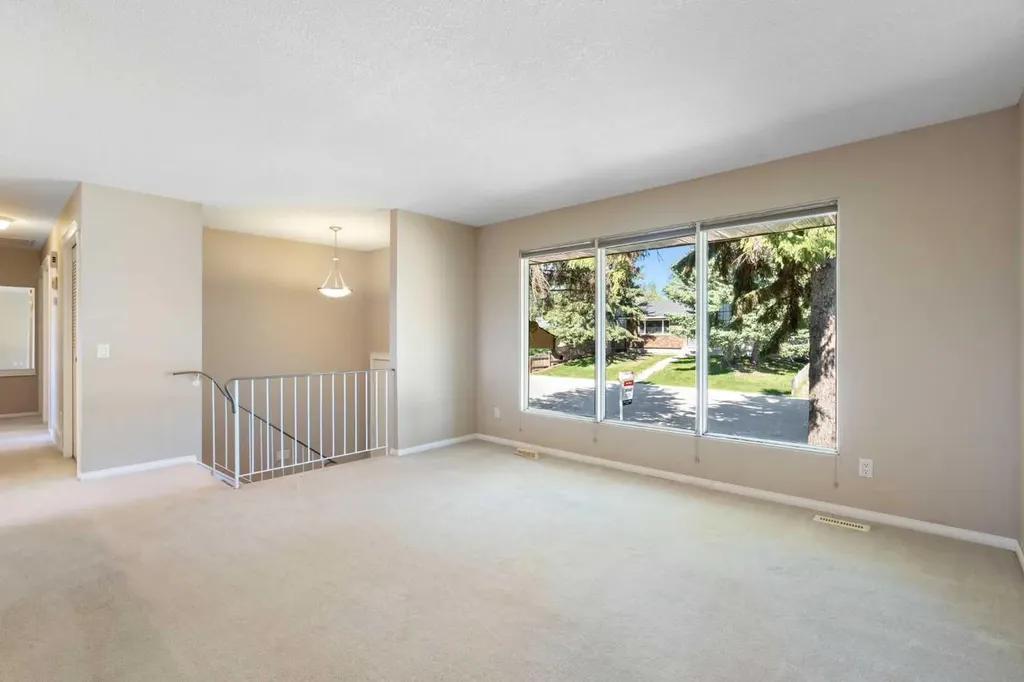 427 Queensland Road SE Calgary AB T2J 3S5