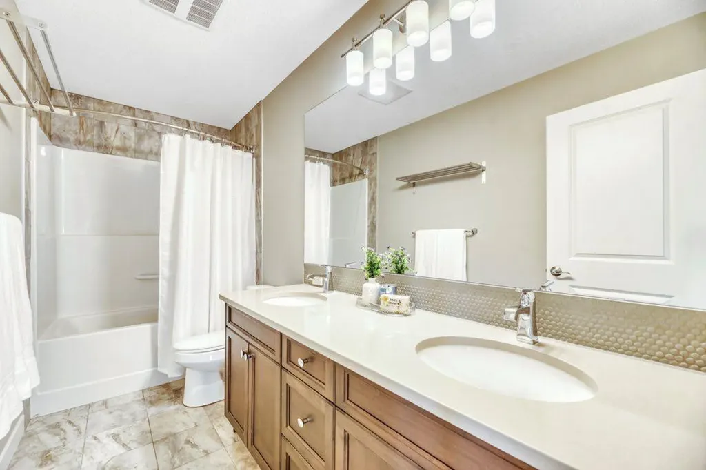 143 Stonemere Green Chestermere AB T1X 0S2
