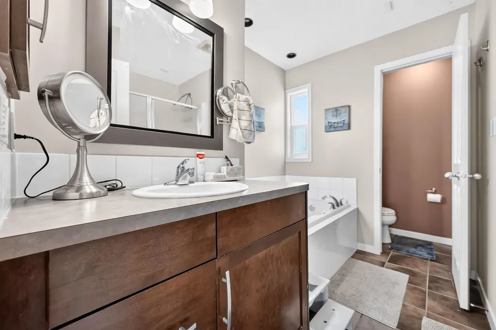 232 Silverado Range Close SW Calgary AB T2X 0C1