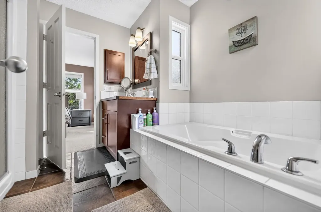 232 Silverado Range Close SW Calgary AB T2X 0C1