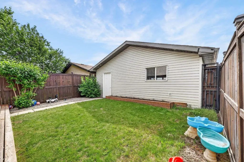 232 Silverado Range Close SW Calgary AB T2X 0C1