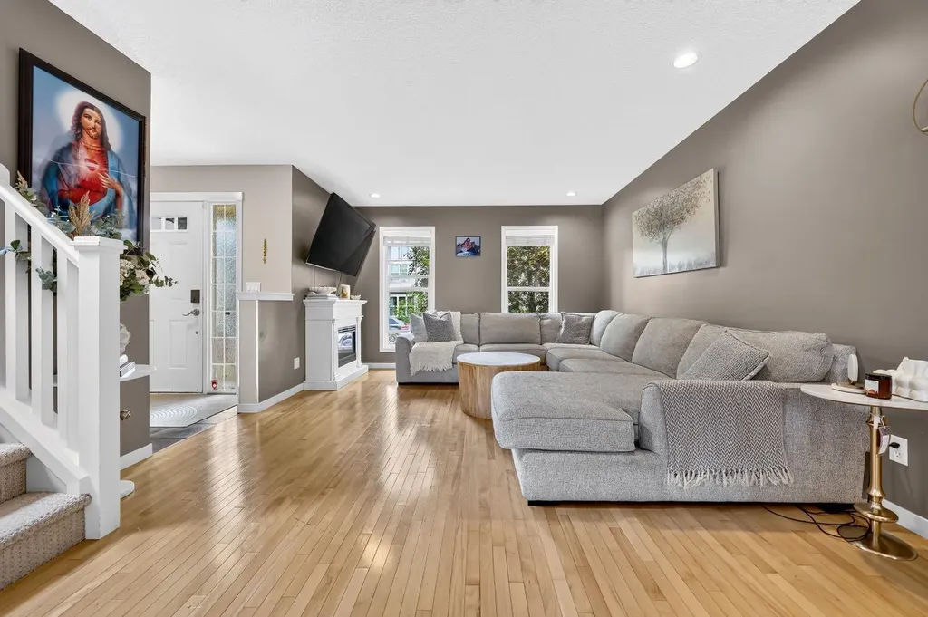 232 Silverado Range Close SW Calgary AB T2X 0C1