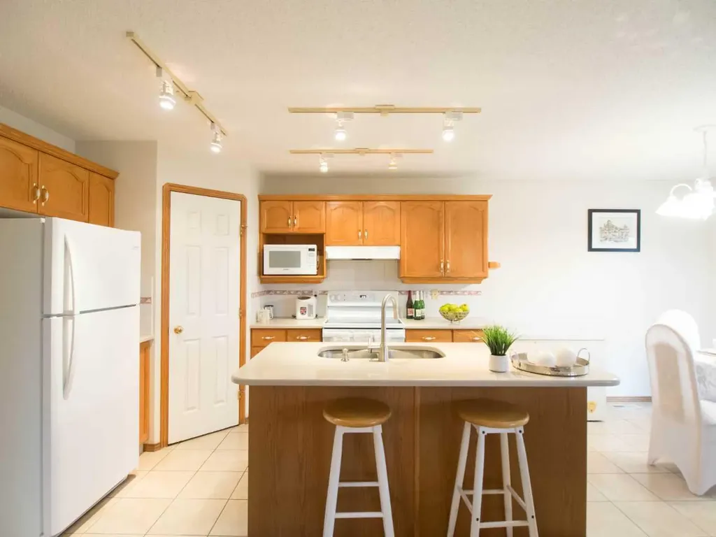 5209 Coral Shores Drive NE Calgary AB T3J 3J7