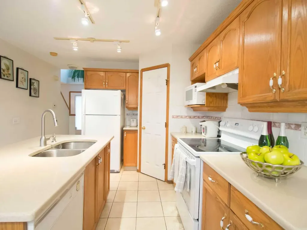 5209 Coral Shores Drive NE Calgary AB T3J 3J7