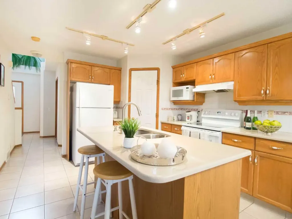 5209 Coral Shores Drive NE Calgary AB T3J 3J7