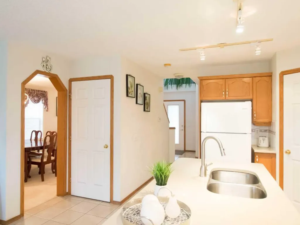 5209 Coral Shores Drive NE Calgary AB T3J 3J7
