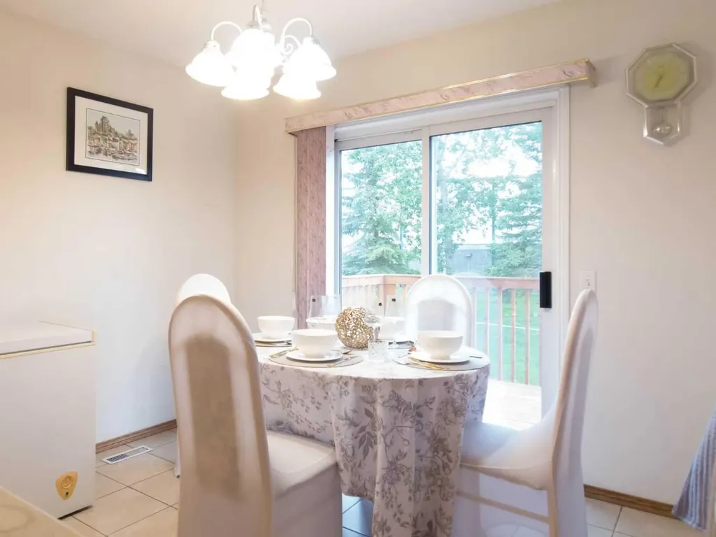 5209 Coral Shores Drive NE Calgary AB T3J 3J7