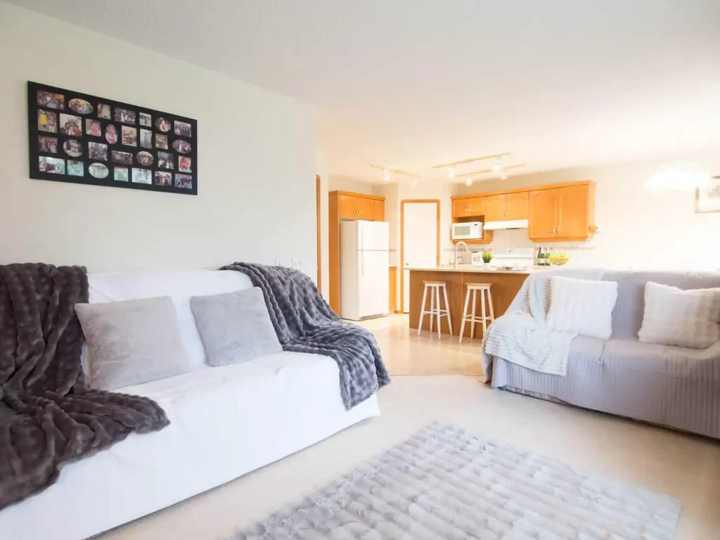 5209 Coral Shores Drive NE Calgary AB T3J 3J7