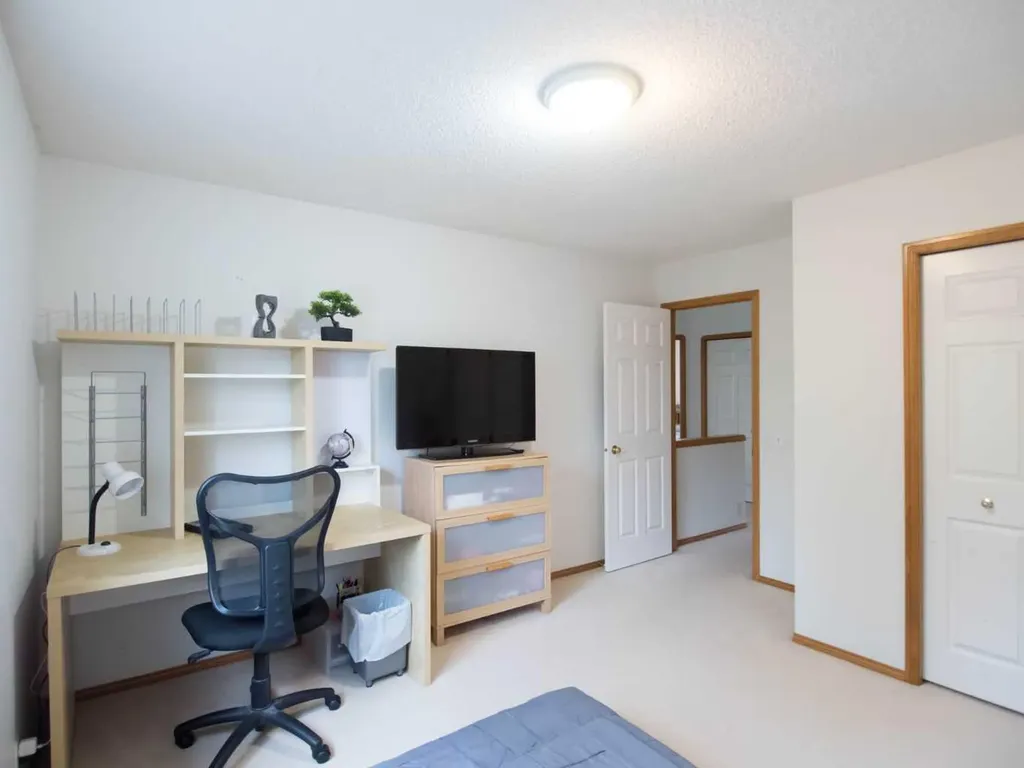 5209 Coral Shores Drive NE Calgary AB T3J 3J7