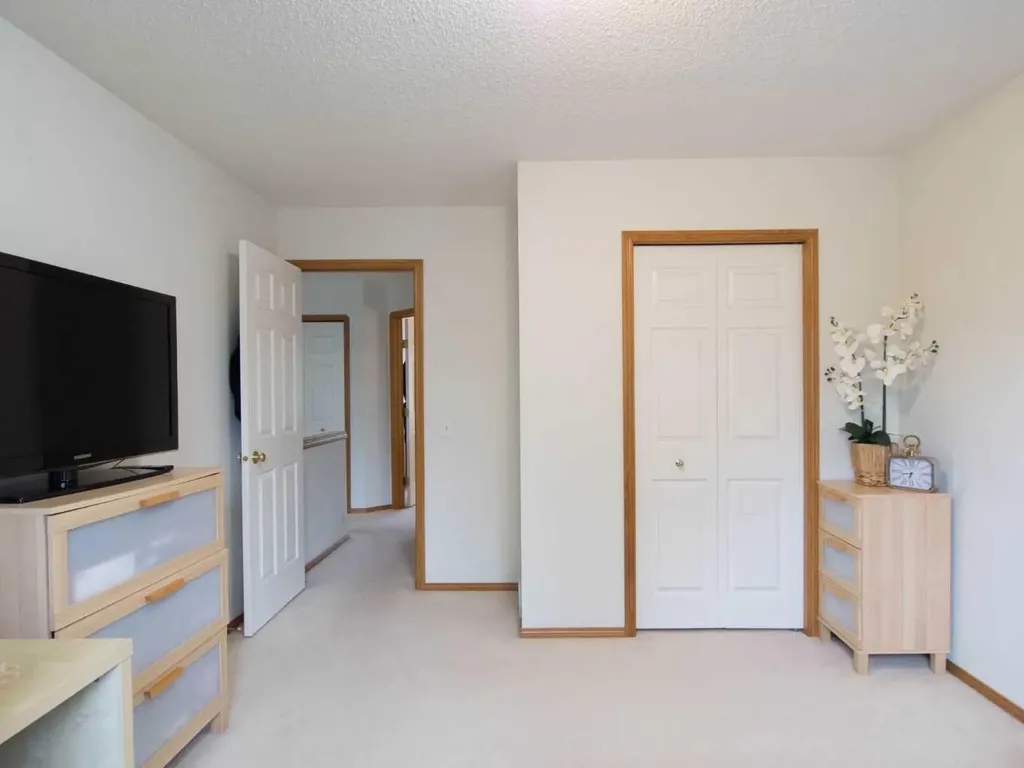5209 Coral Shores Drive NE Calgary AB T3J 3J7