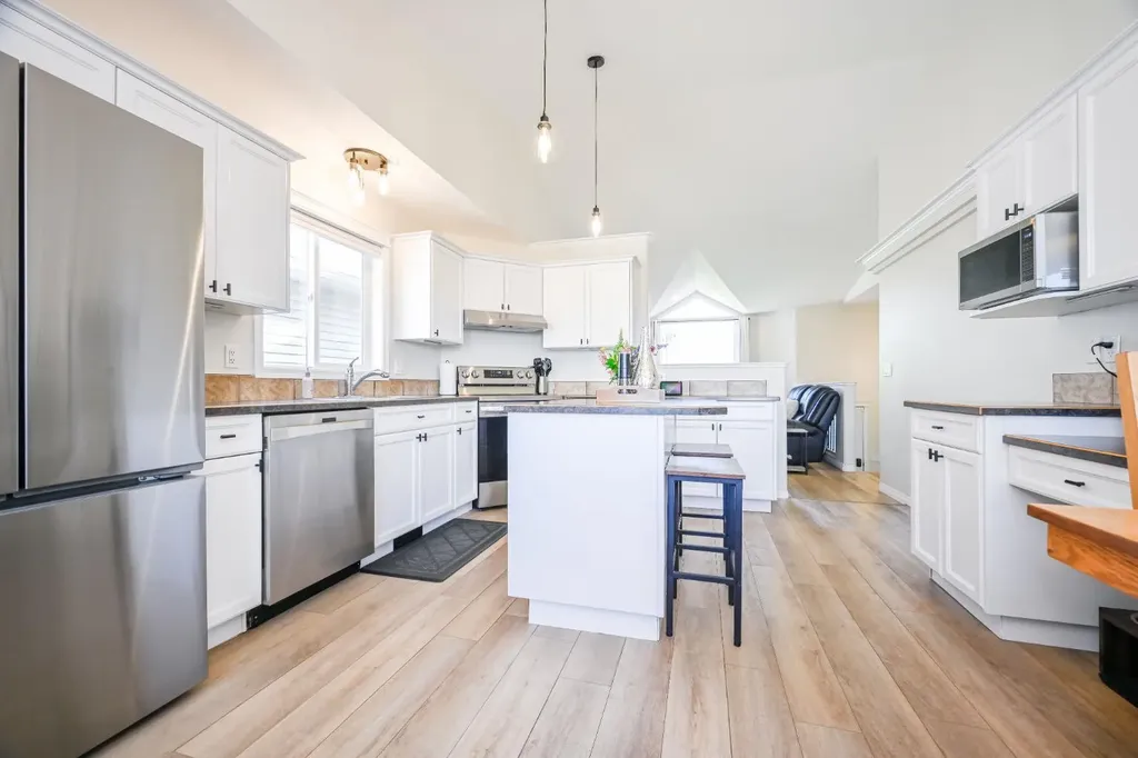 11405 69 Avenue Grande Prairie AB T8W 0E5