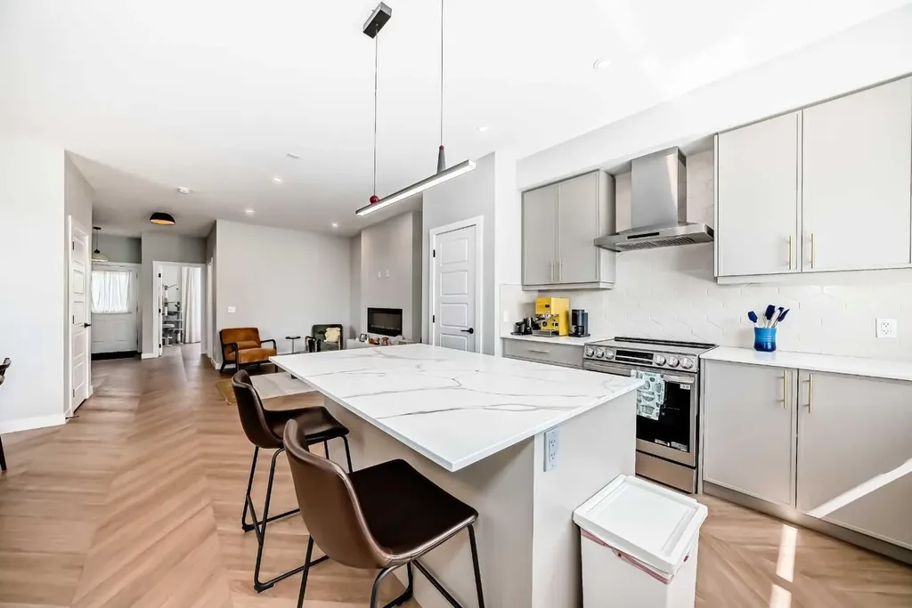 134 Versant View SW Calgary AB T2Y0N2