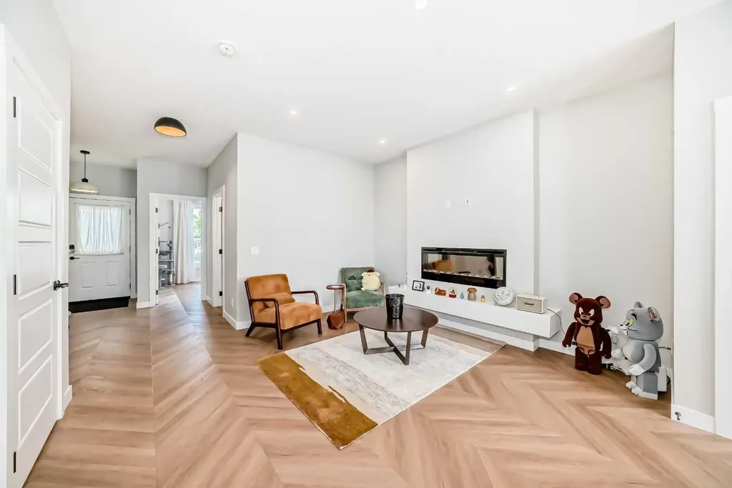 134 Versant View SW Calgary AB T2Y0N2